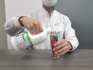 ボトルは片手で詰め替えが可能